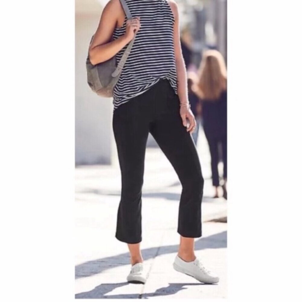 Athleta - Metro Crop Kick Flare Leggings Pants 591437 | Size XSP | Black
